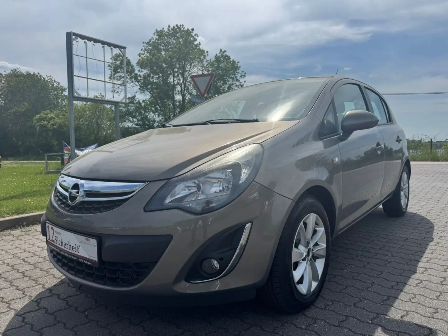 Opel Corsa D Active Bruin - 1