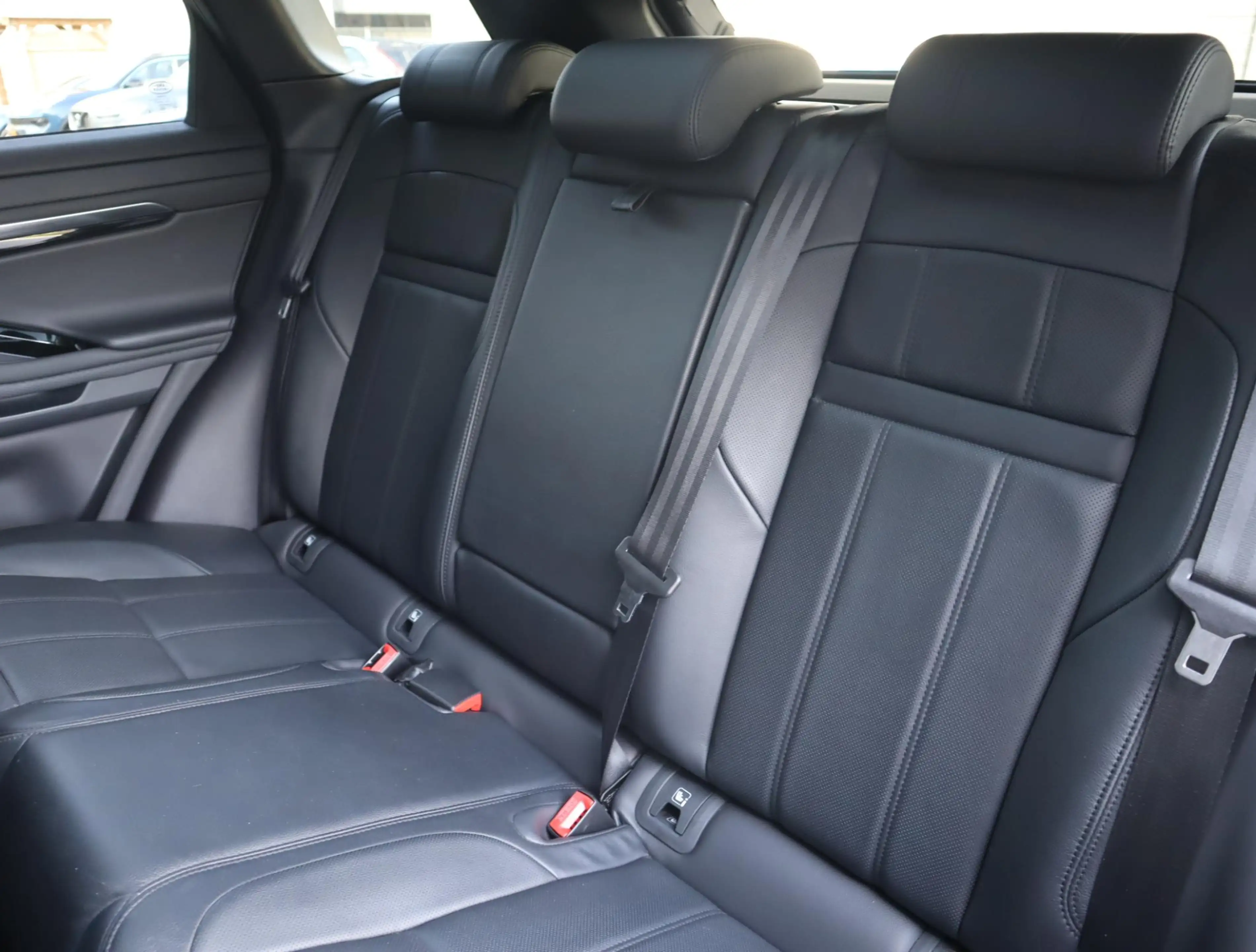 Land Rover Range Rover Evoque 1.5 P300e AWD R-Dynamic SE | Pano | 360 camera | A — photo 22