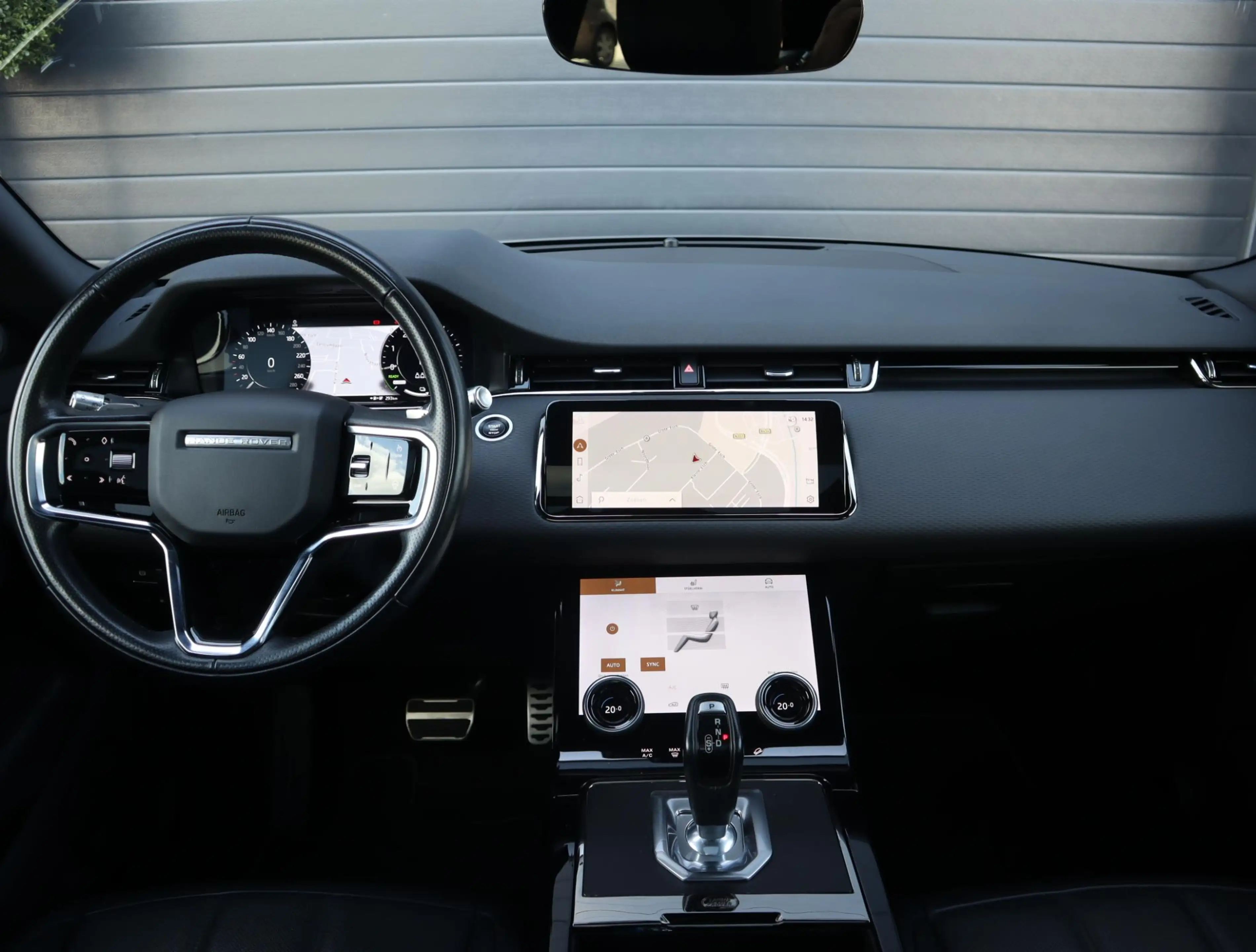 Land Rover Range Rover Evoque 1.5 P300e AWD R-Dynamic SE | Pano | 360 camera | A — photo 4