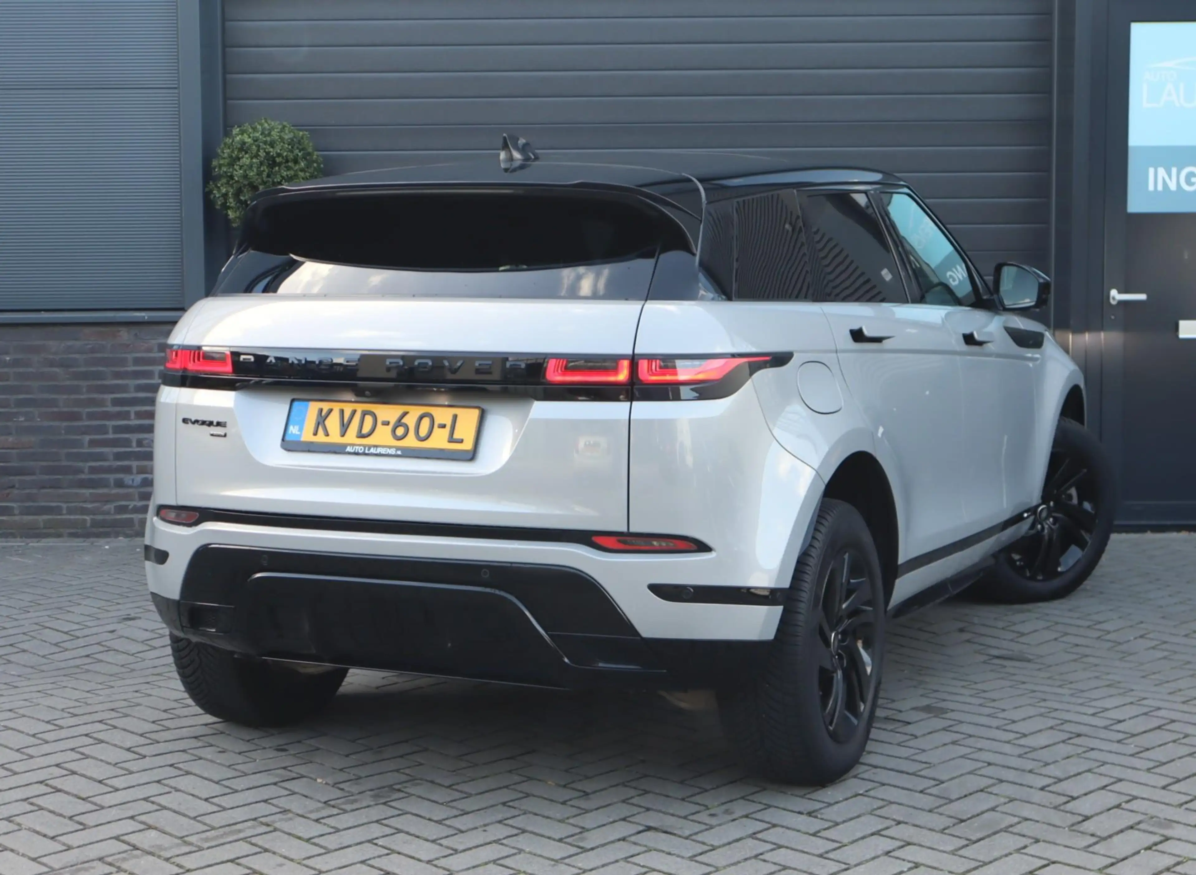 Land Rover Range Rover Evoque 1.5 P300e AWD R-Dynamic SE | Pano | 360 camera | A — photo 27