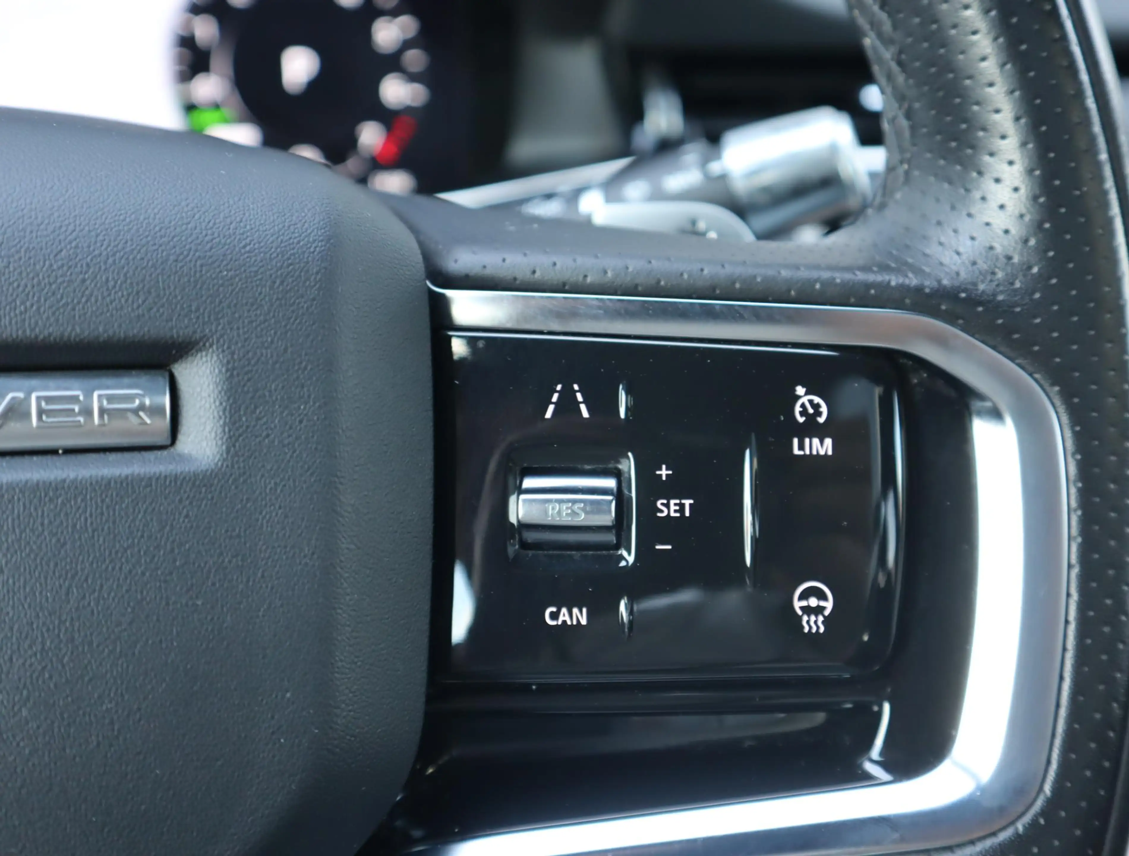 Land Rover Range Rover Evoque 1.5 P300e AWD R-Dynamic SE | Pano | 360 camera | A — photo 13