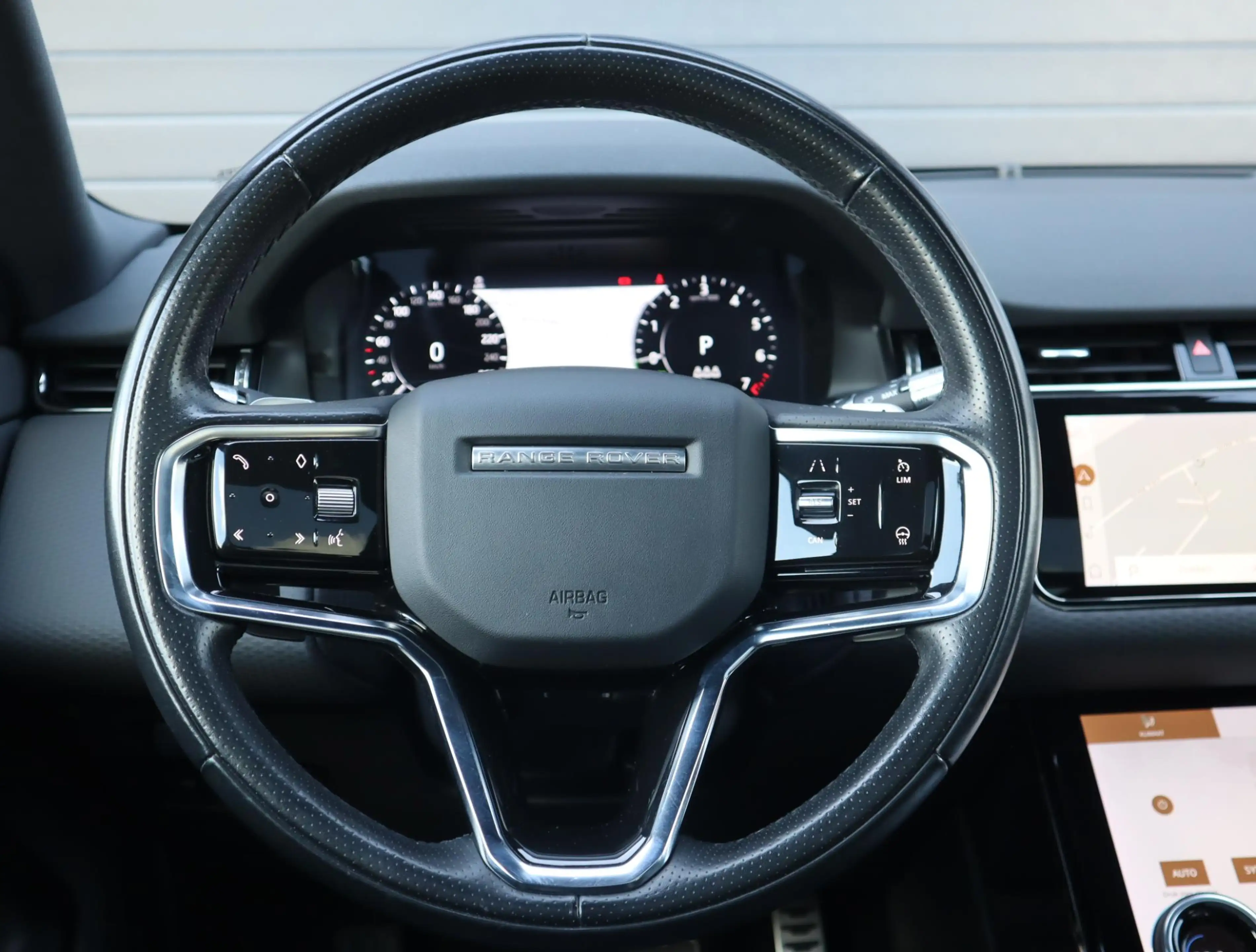 Land Rover Range Rover Evoque 1.5 P300e AWD R-Dynamic SE | Pano | 360 camera | A — photo 6