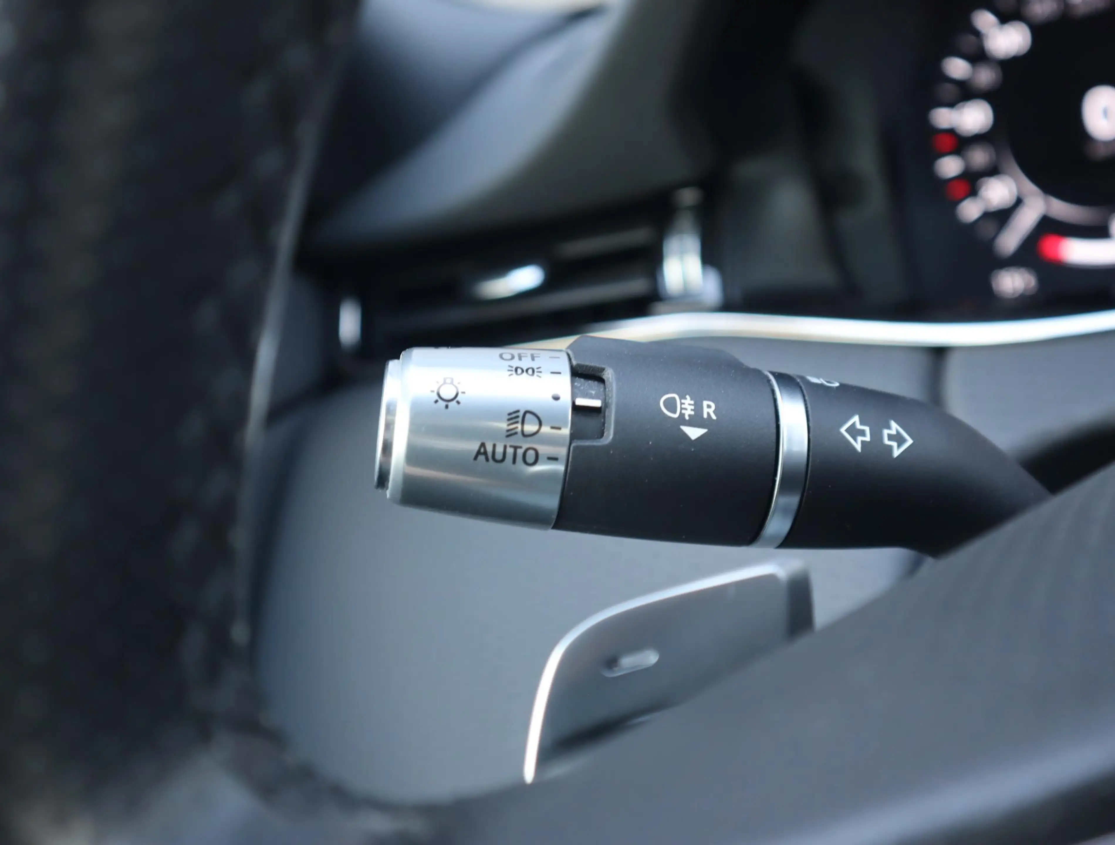 Land Rover Range Rover Evoque 1.5 P300e AWD R-Dynamic SE | Pano | 360 camera | A — photo 10