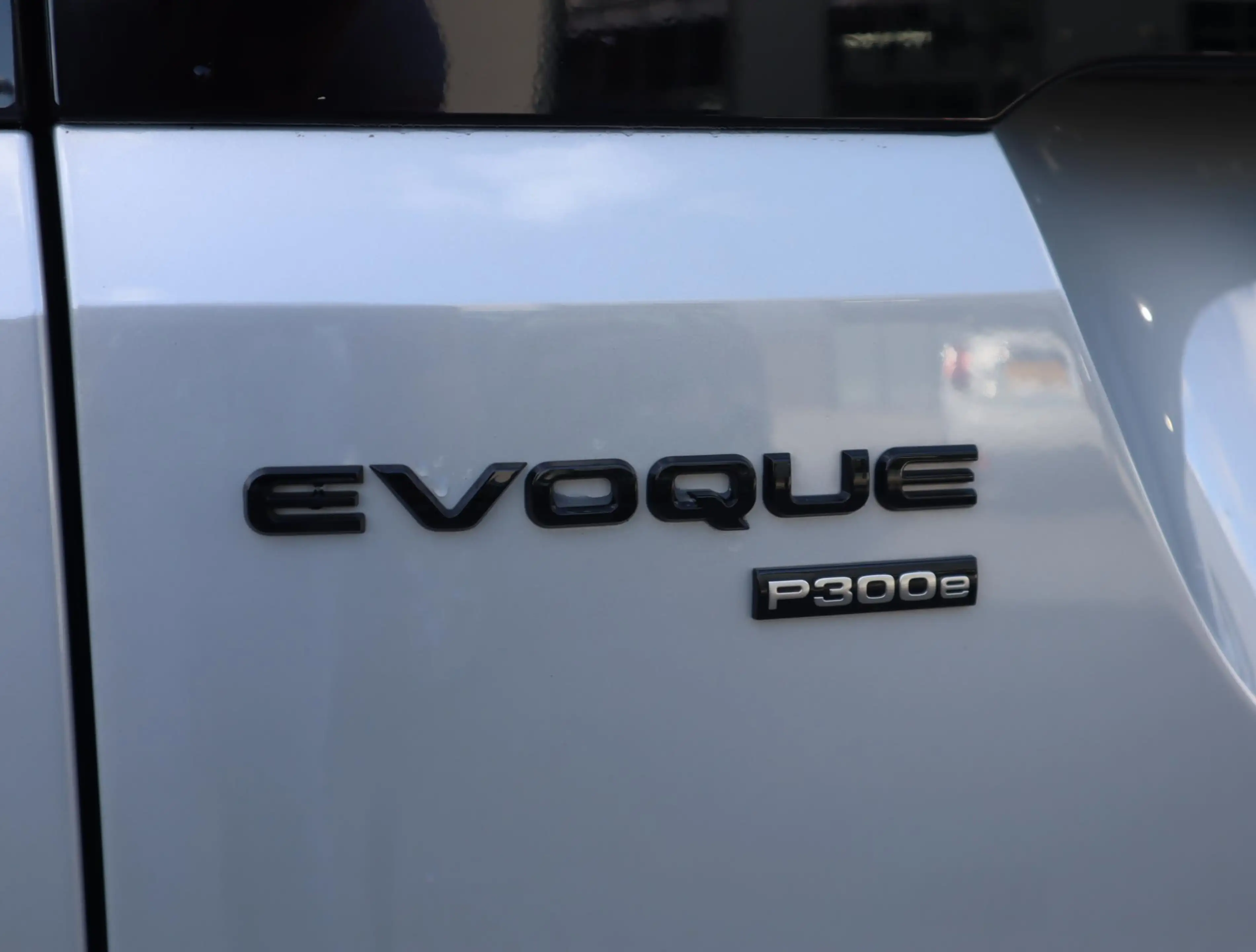 Land Rover Range Rover Evoque 1.5 P300e AWD R-Dynamic SE | Pano | 360 camera | A — photo 30