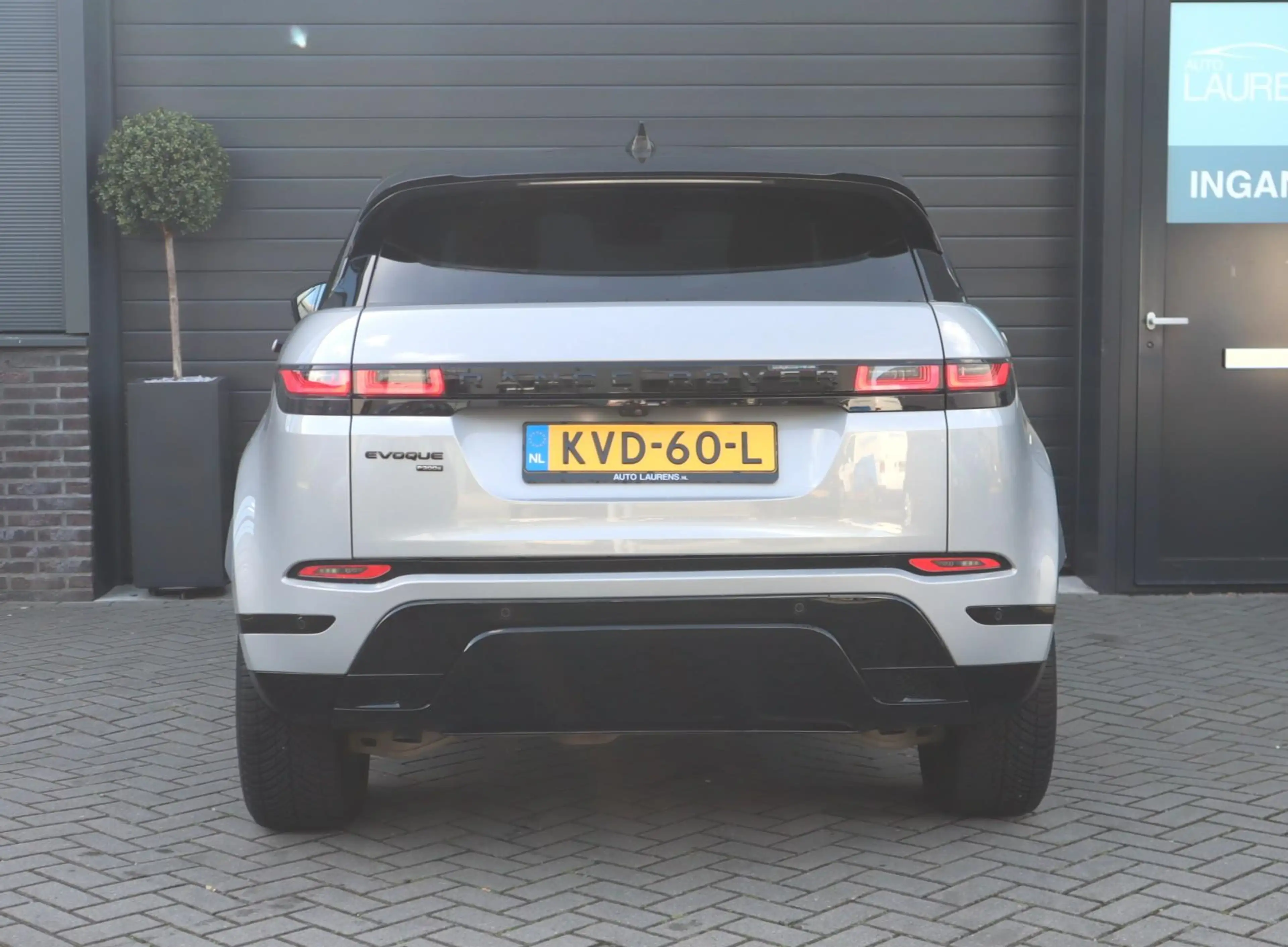 Land Rover Range Rover Evoque 1.5 P300e AWD R-Dynamic SE | Pano | 360 camera | A — photo 28