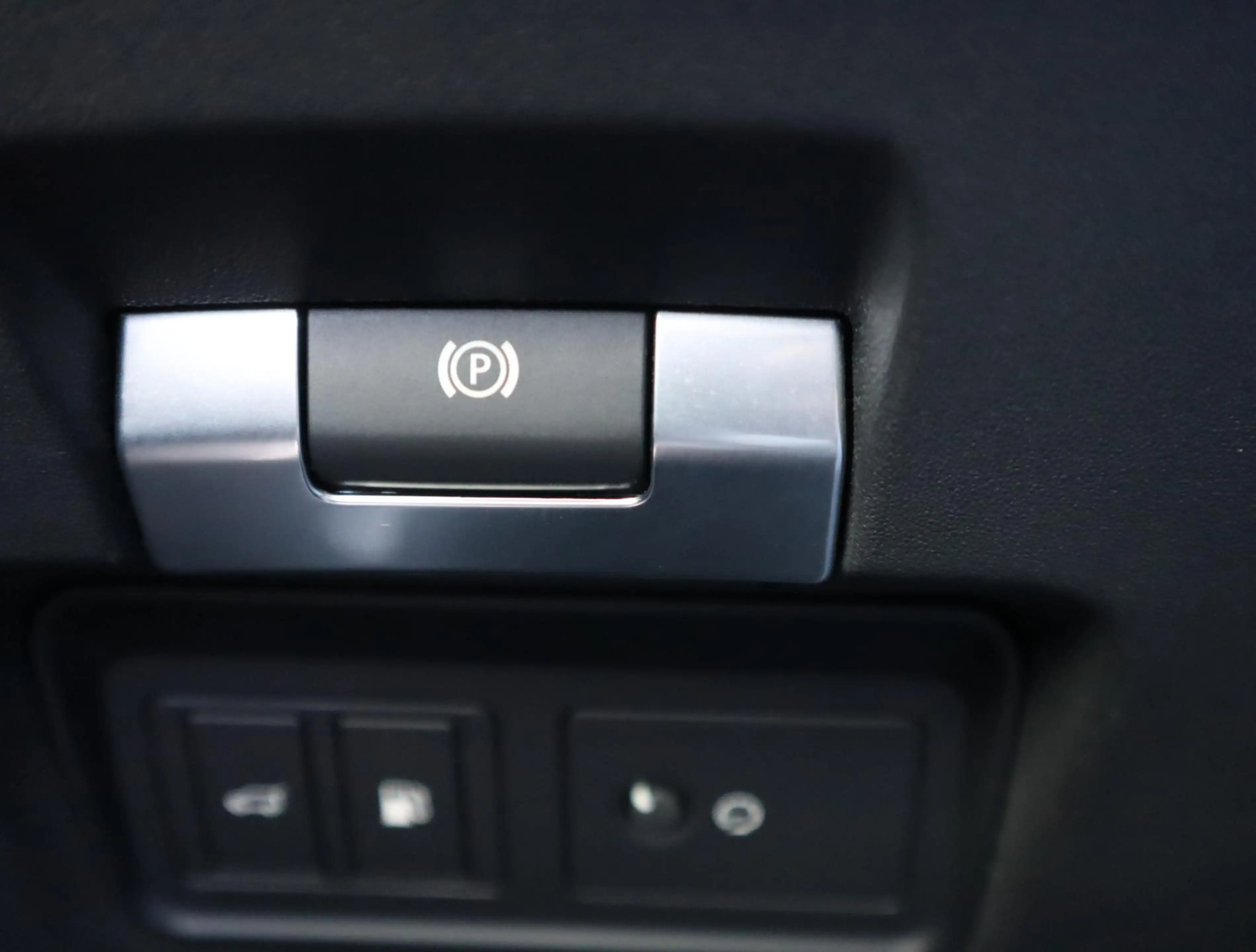 Land Rover Range Rover Evoque 1.5 P300e AWD R-Dynamic SE | Pano | 360 camera | A — photo 8