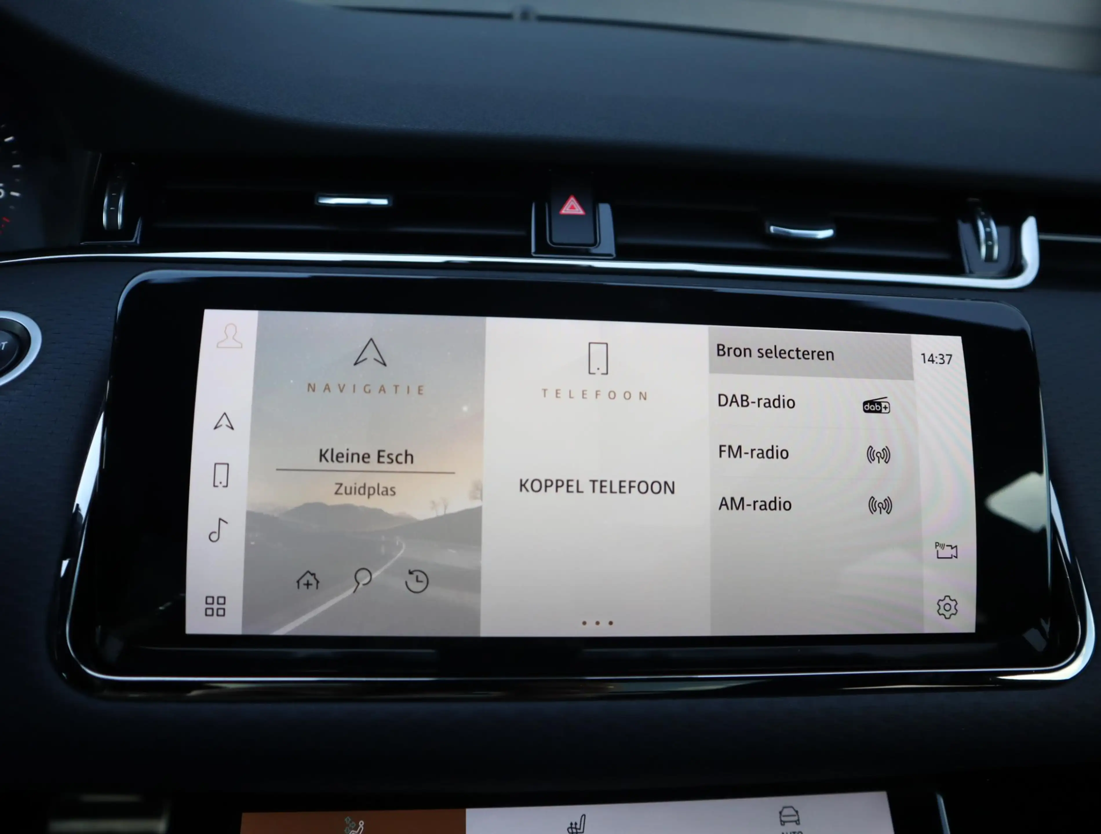 Land Rover Range Rover Evoque 1.5 P300e AWD R-Dynamic SE | Pano | 360 camera | A — photo 16