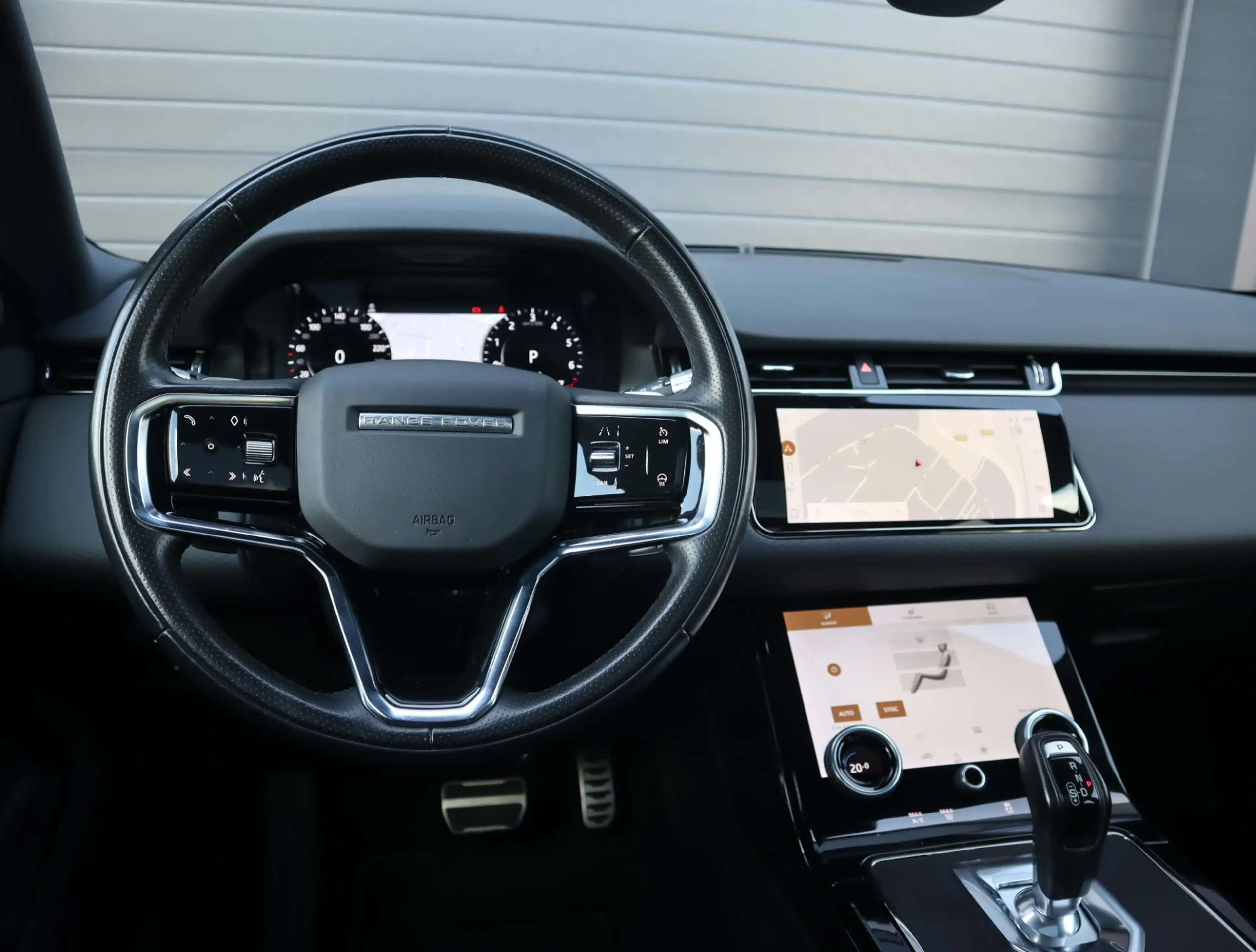 Land Rover Range Rover Evoque 1.5 P300e AWD R-Dynamic SE | Pano | 360 camera | A — photo 5