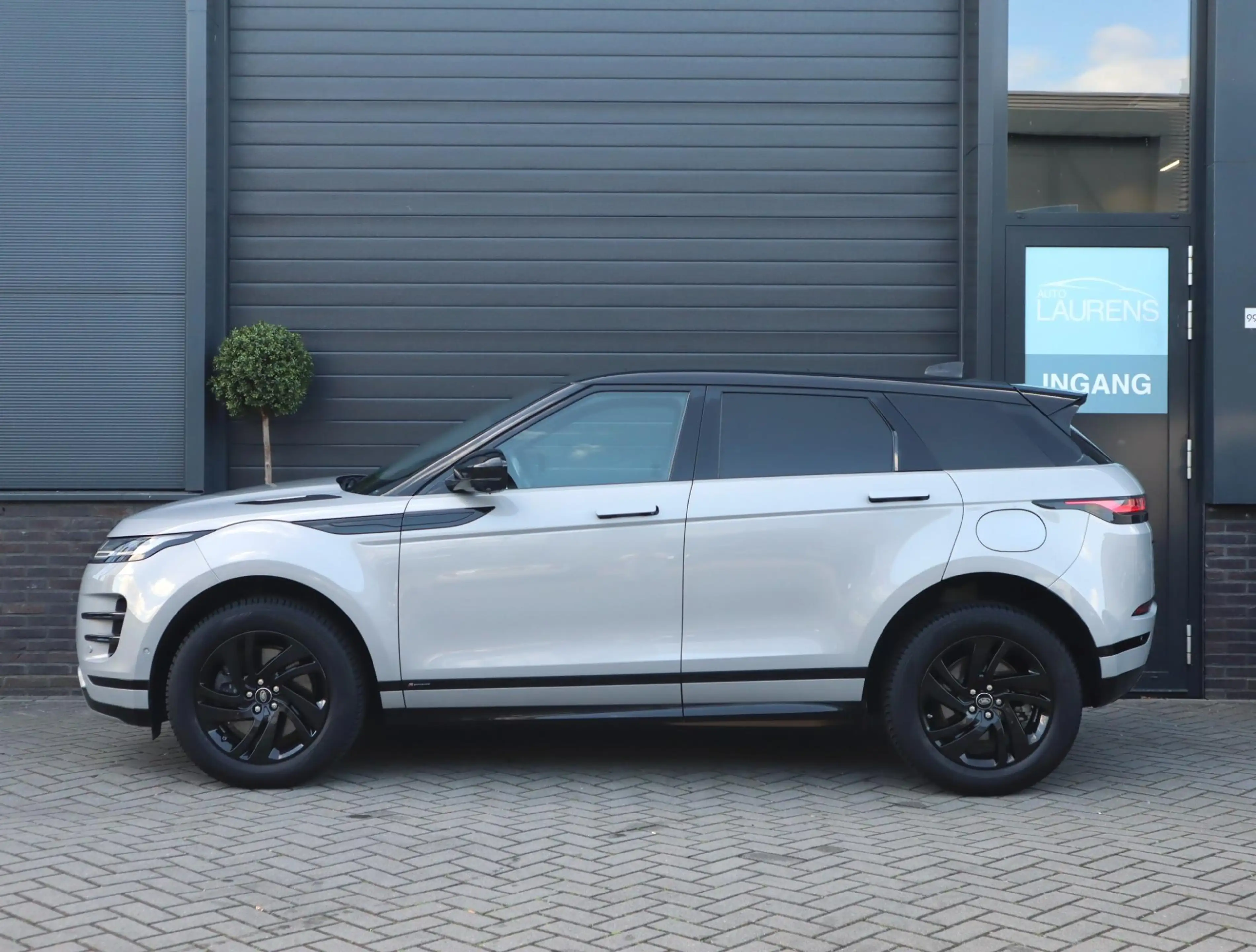 Land Rover Range Rover Evoque 1.5 P300e AWD R-Dynamic SE | Pano | 360 camera | A — photo 25