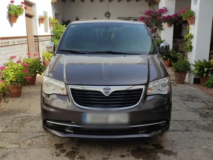 Lancia Voyager 2015, foto 4