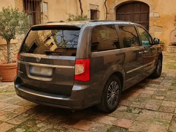 Lancia Voyager 2015, foto 6