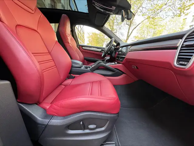 Porsche Cayenne view 28