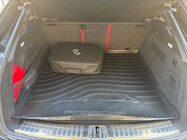 Porsche Cayenne view 24