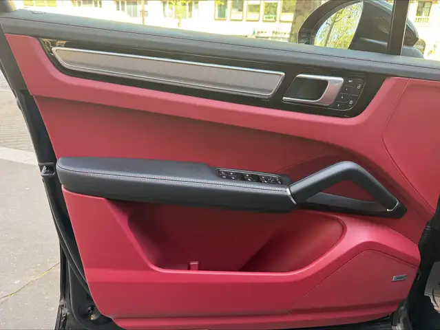 Porsche Cayenne view 12