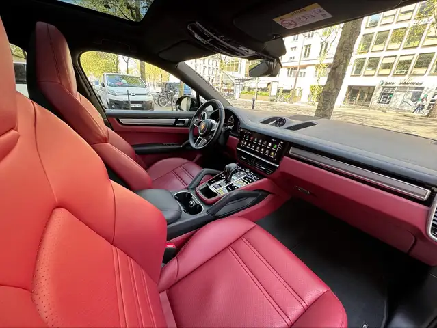 Porsche Cayenne view 29