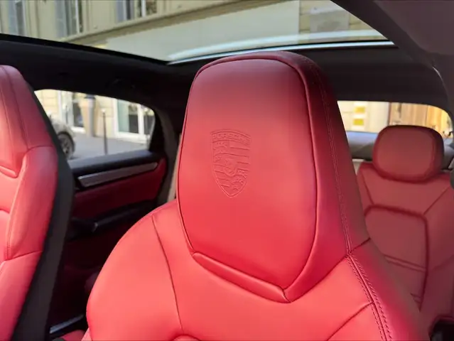 Porsche Cayenne view 16