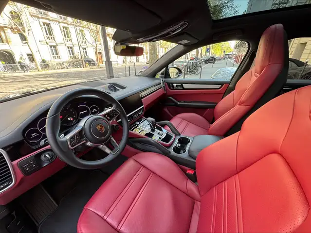 Porsche Cayenne view 15