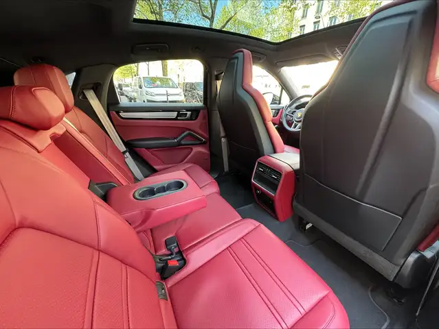 Porsche Cayenne view 27