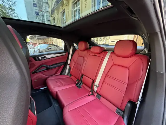 Porsche Cayenne view 23