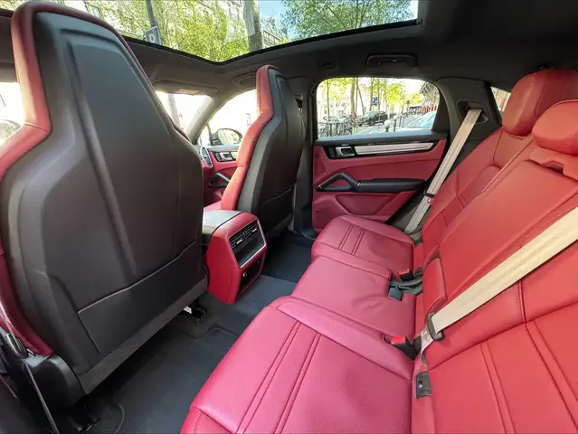Porsche Cayenne view 21