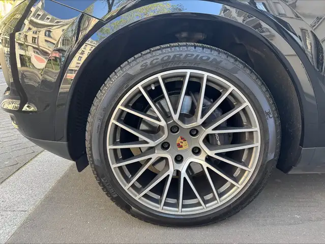 Porsche Cayenne view 9
