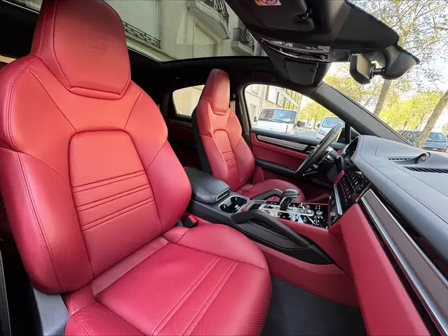 Porsche Cayenne view 30