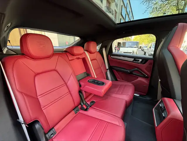 Porsche Cayenne view 25
