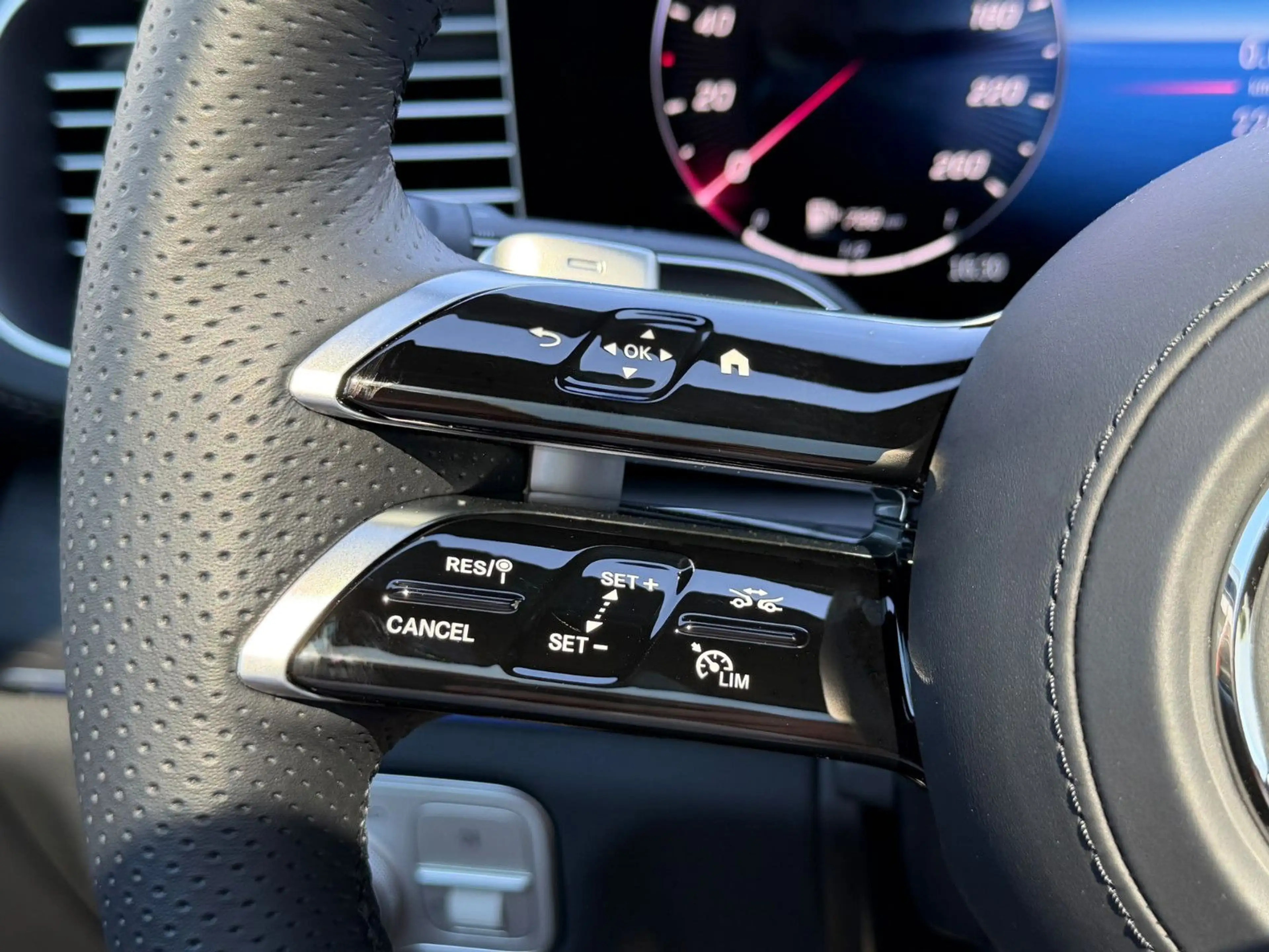 Mercedes-Benz GLS 450 d 4M AMG 7-Stz. AIRMATIC ACC LED 360° AHK — photo 9