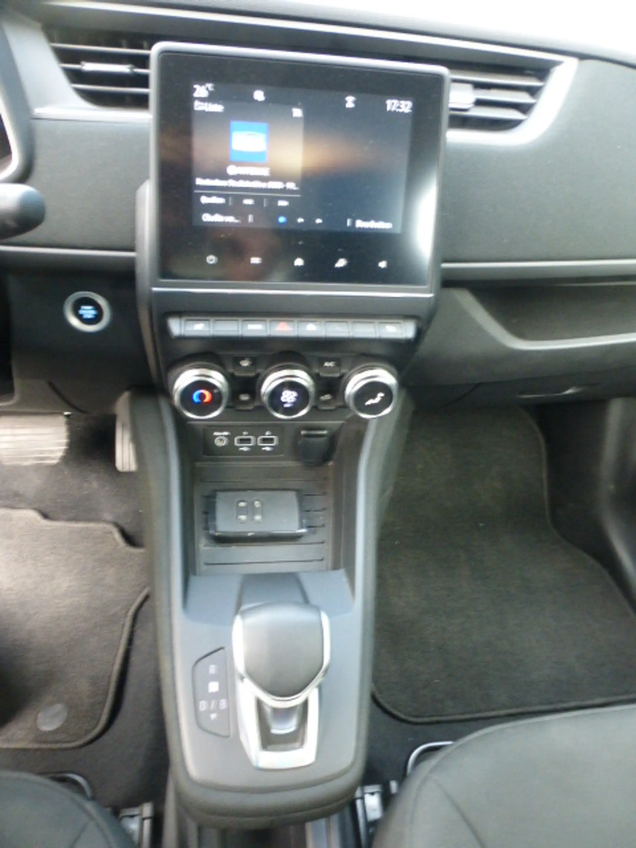 Renault ZOE Life — photo 11