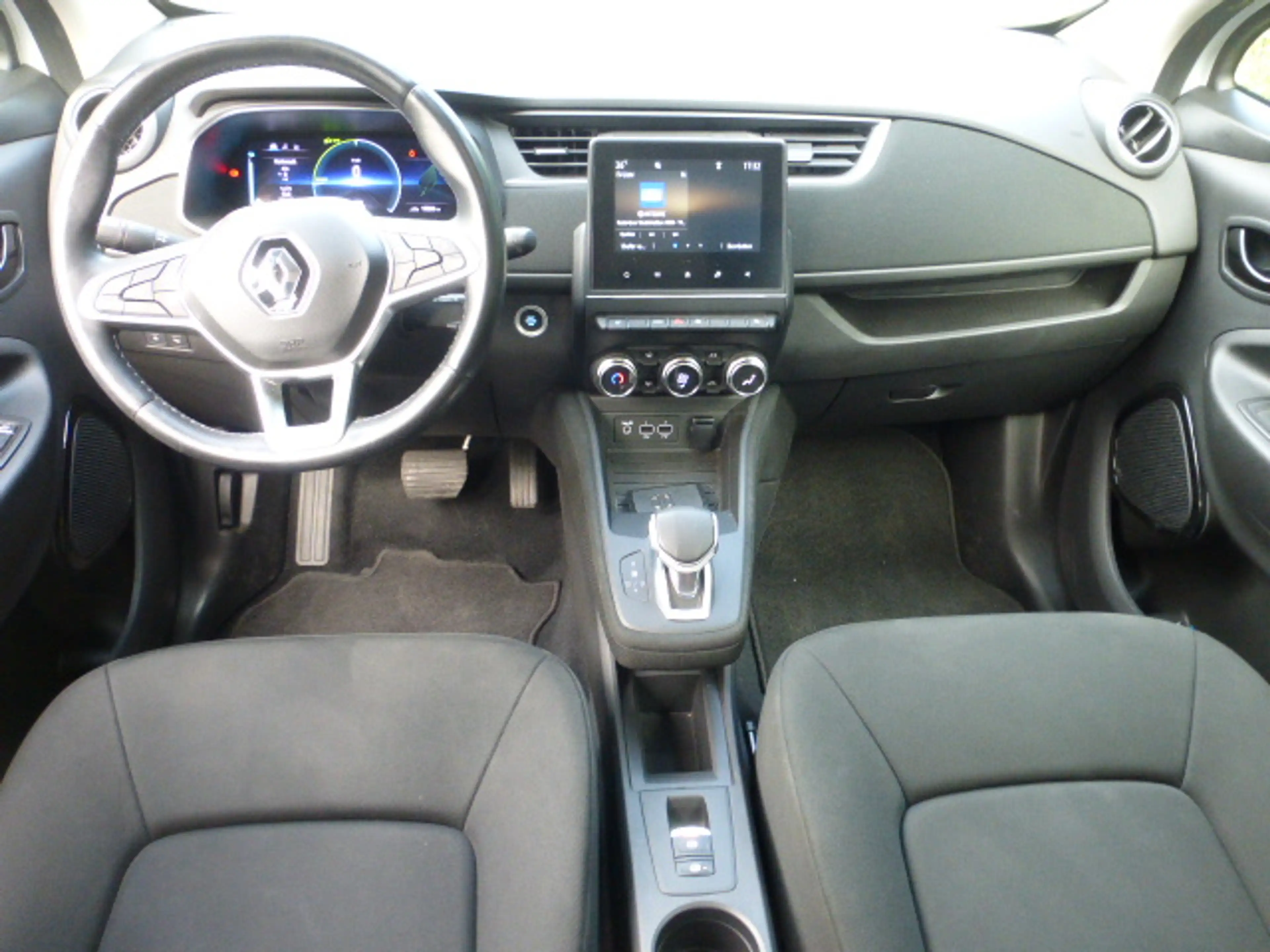 Renault ZOE Life — photo 8