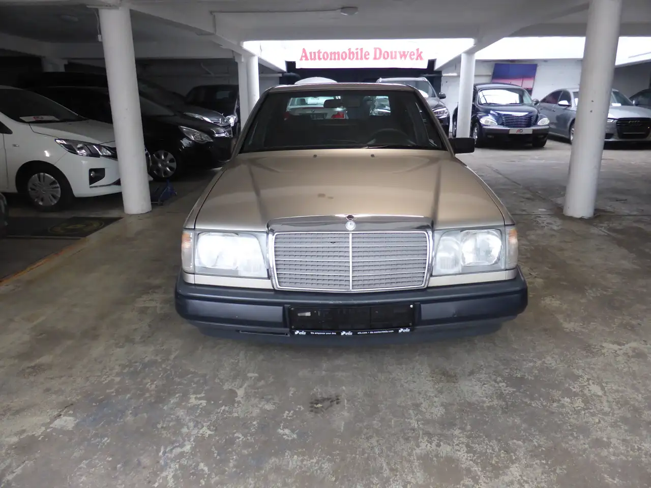 Mercedes-Benz E 200 200, foto 4