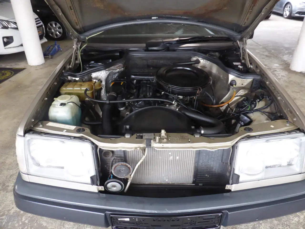 Mercedes-Benz E 200 200, foto 2