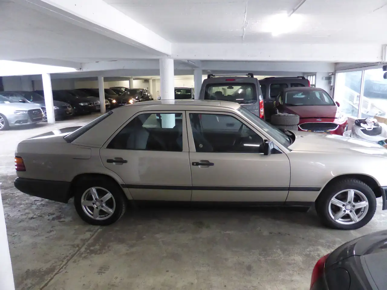 Mercedes-Benz E 200 200, foto 6