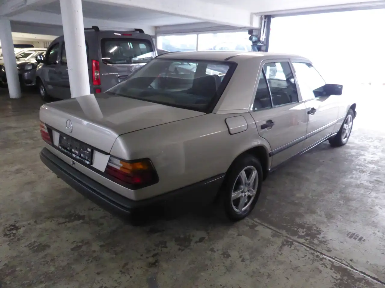 Mercedes-Benz E 200 200, foto 7