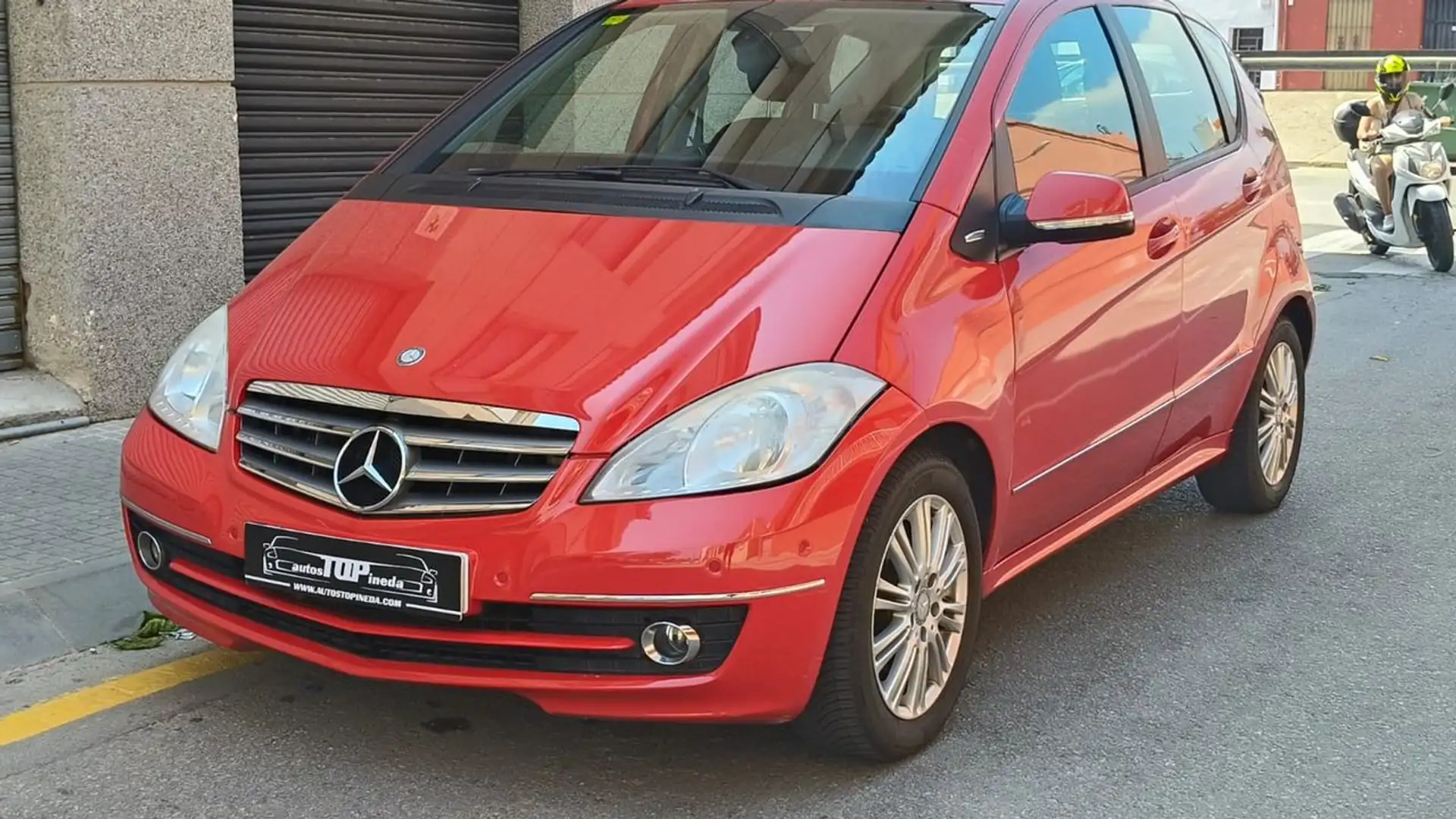 Mercedes-Benz A 200 Avantgarde Aut. Rot - 2