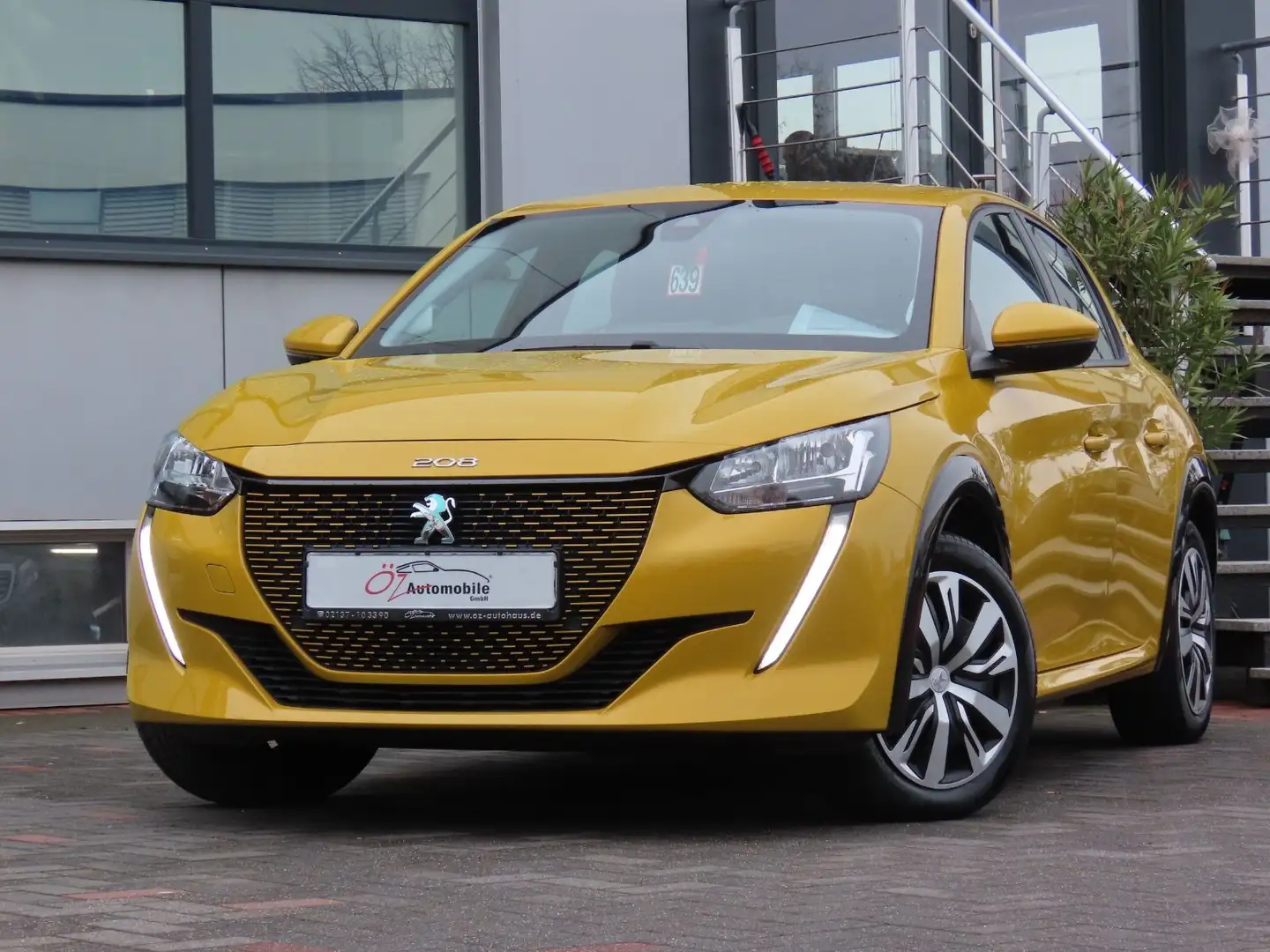 Peugeot 208 e 136 Active Navigation CarPlay Gelb - 2