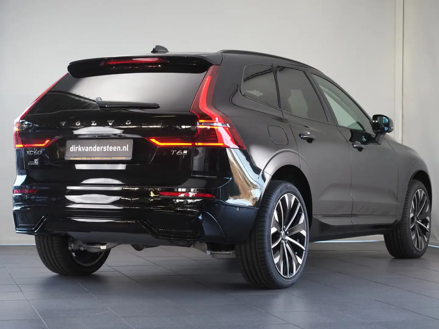Volvo XC60 2.0 T6 Plug-in hybrid AWD Ultra Dark ''facelift'' Schwarz - 2