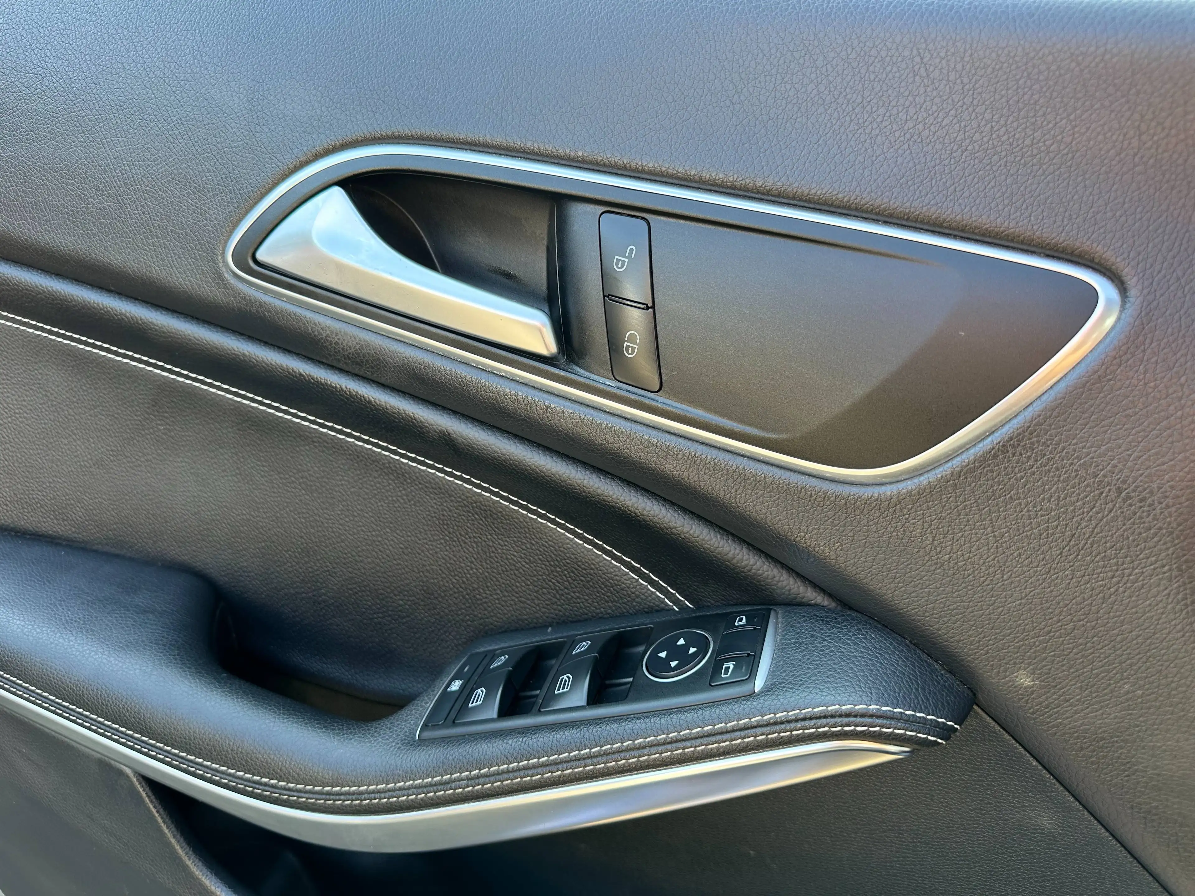 Mercedes-Benz CLA 200 Shooting Brake+2. HAND+NAVI+XENON+T. LEDER+6 GANG+PDC+SHZ+TEMPOMAT — photo 5