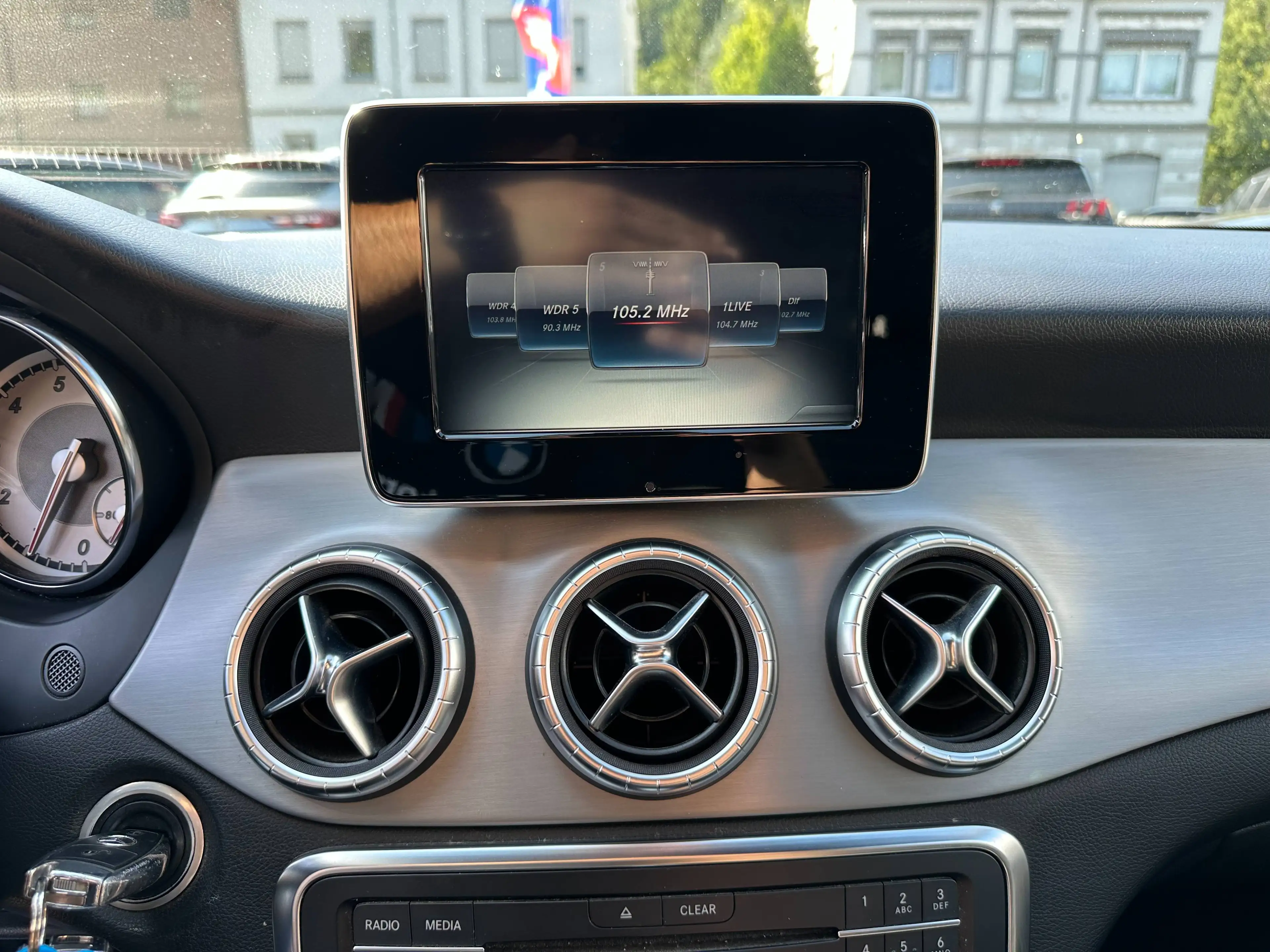 Mercedes-Benz CLA 200 Shooting Brake+2. HAND+NAVI+XENON+T. LEDER+6 GANG+PDC+SHZ+TEMPOMAT — photo 8