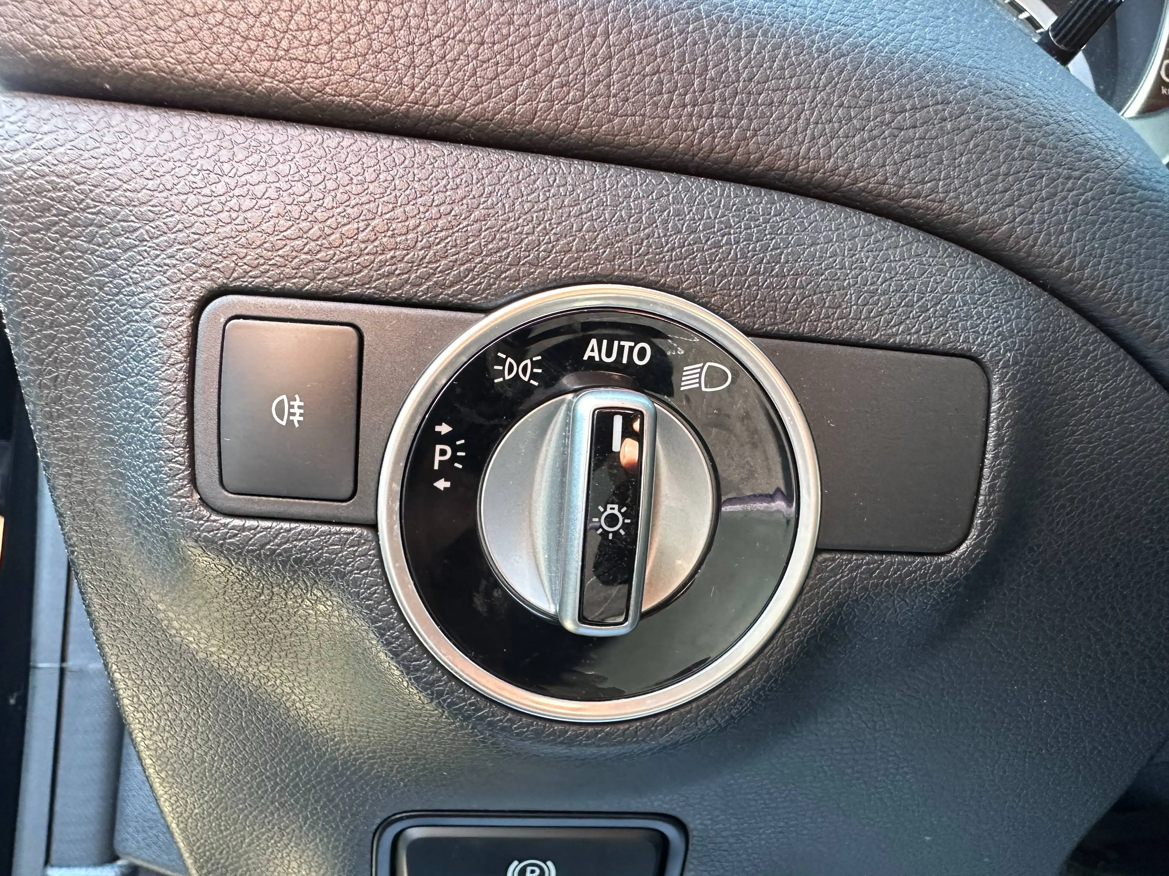 Mercedes-Benz CLA 200 Shooting Brake+2. HAND+NAVI+XENON+T. LEDER+6 GANG+PDC+SHZ+TEMPOMAT — photo 14