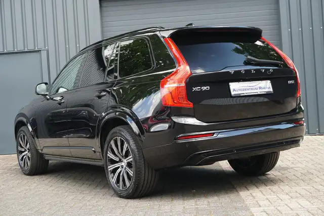 Volvo XC90 view 5