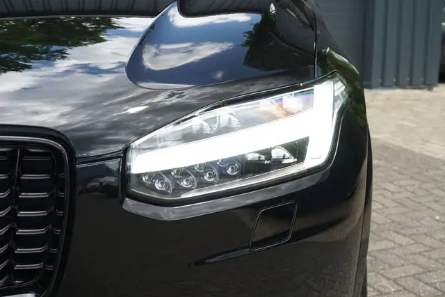 Volvo XC90 view 10
