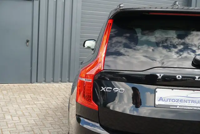 Volvo XC90 view 12