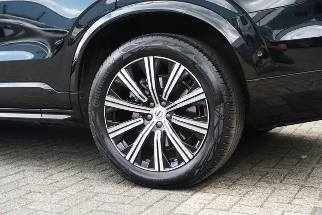 Volvo XC90 view 11