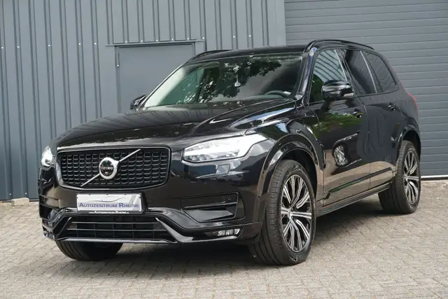 Volvo XC90 view 3