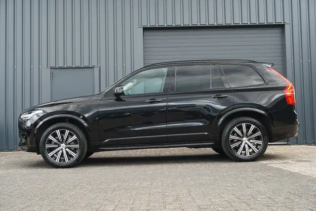 Volvo XC90 view 4