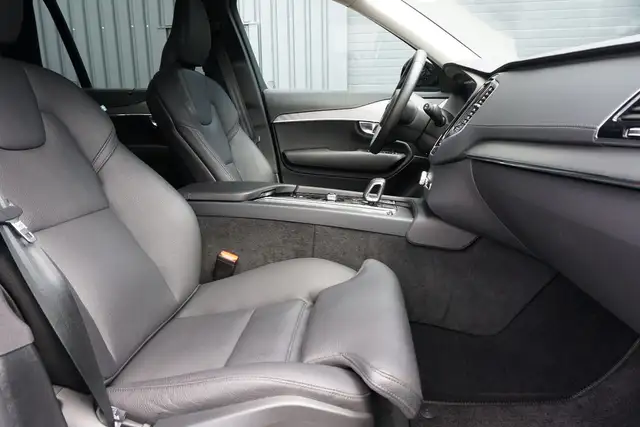 Volvo XC90 view 15