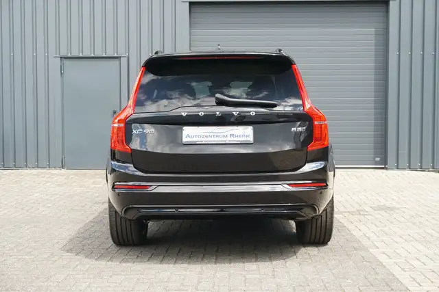Volvo XC90 view 6