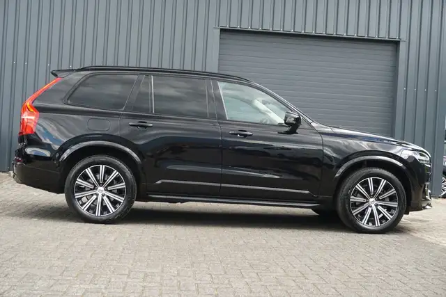 Volvo XC90 view 8
