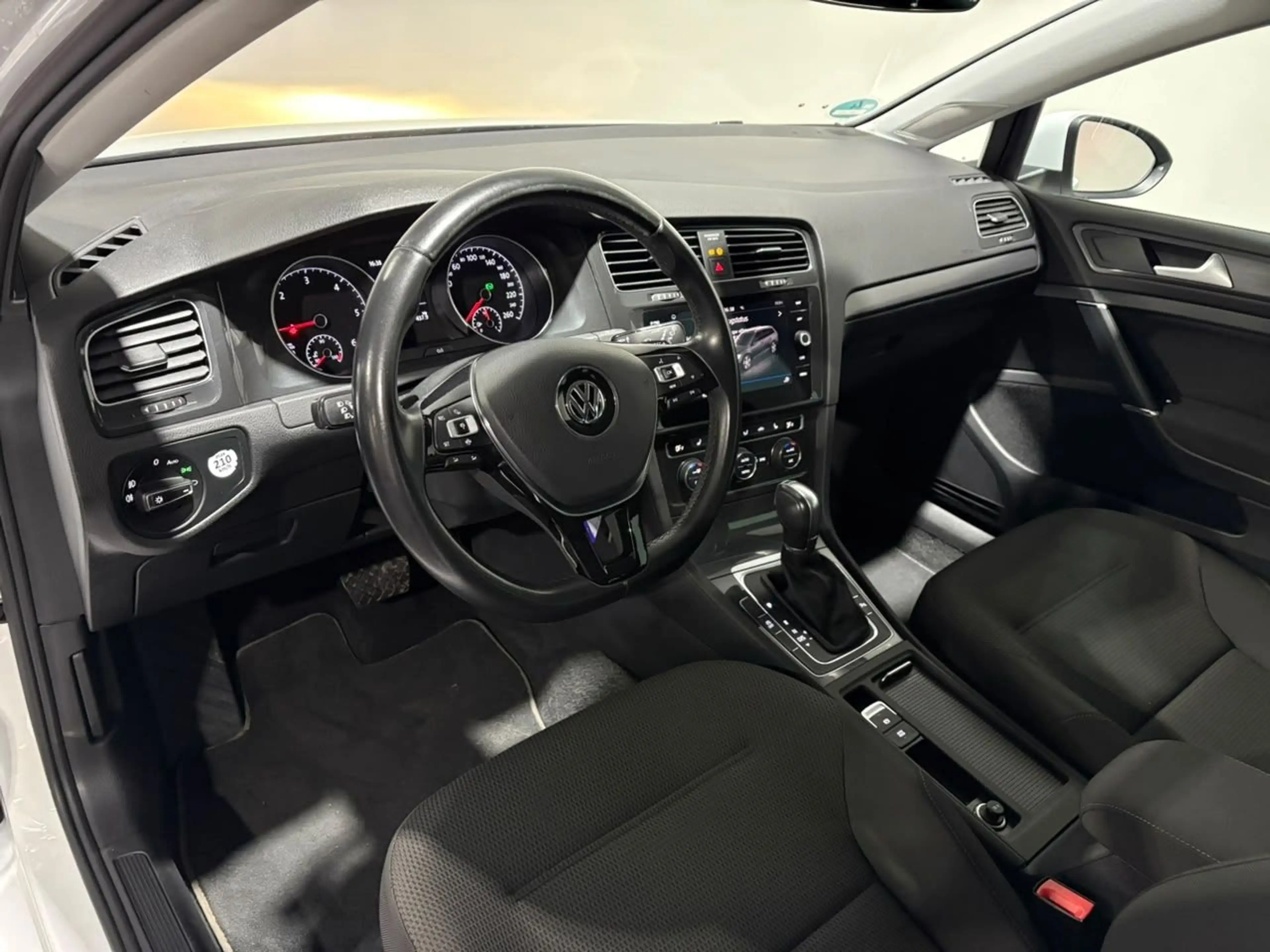 Volkswagen Golf VII Variant Comfortline Navi SH Tempomat BT — photo 15